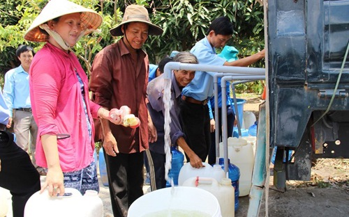 Khu vực nông thôn tại nhiều địa phương trên cả nước, tỷ lệ người dân được dùng nước sạch vẫn dưới 50%.
